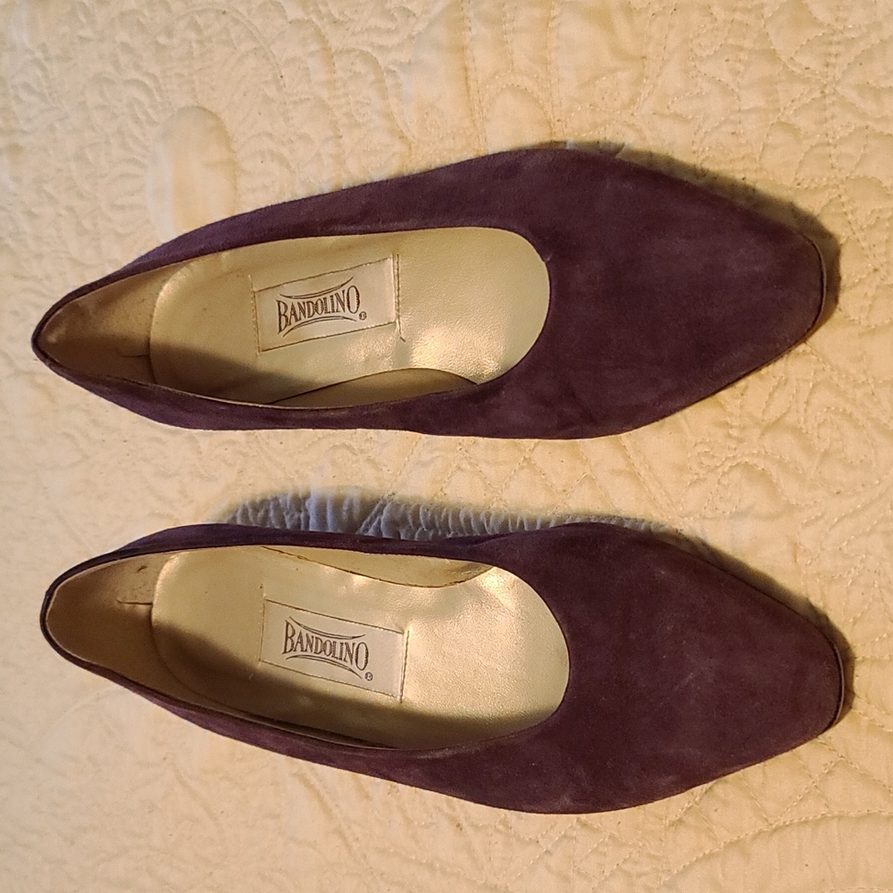 Bandolino suede heels